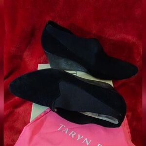 Taryn Rose Keene Black Wedge Shoes - Slip On - Size 9.5